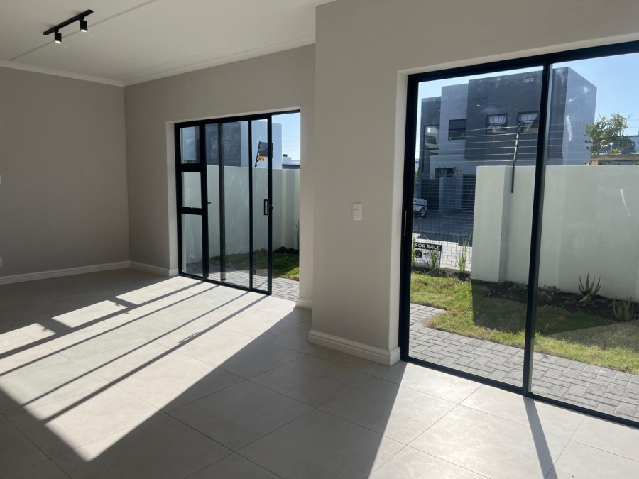  Bedroom Property for Sale in Sandown Western Cape